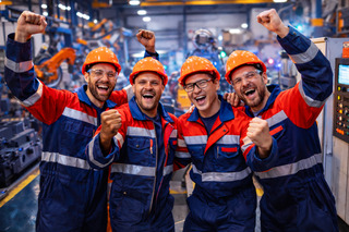 Рабочие на заводе