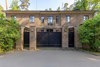 Стивен Сигал продаёт дом в России