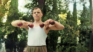 Юрий Гагарин делает зарядку