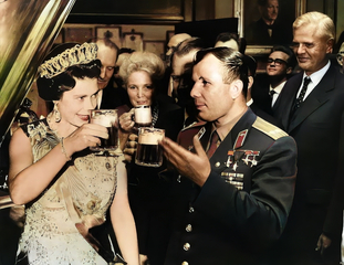 Юрий Гагарин и Елизавета Вторая